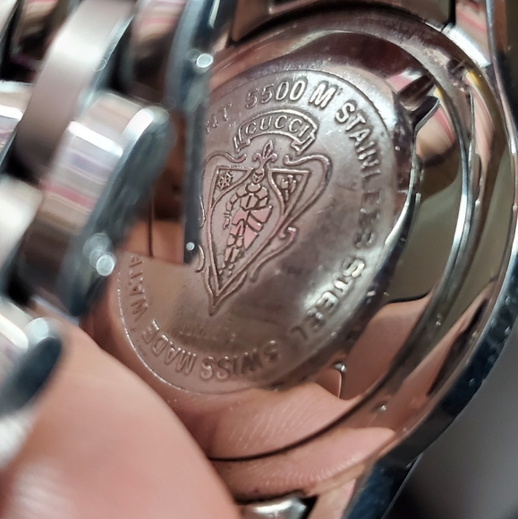 Authentic GUCCI STAINLESS STEEL LADIRS WATCH - Picture 8 of 12